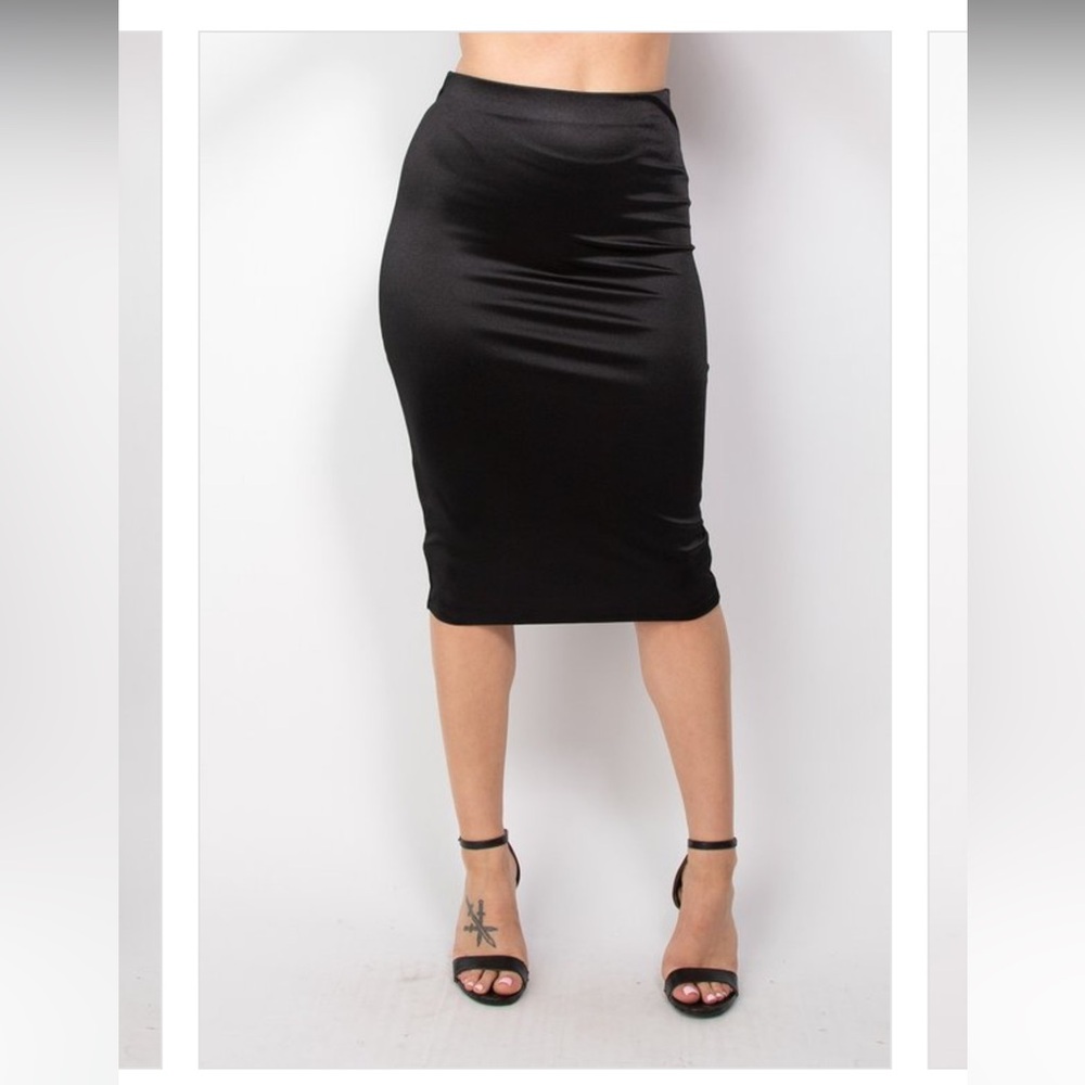 A satin pencil skirt🖤